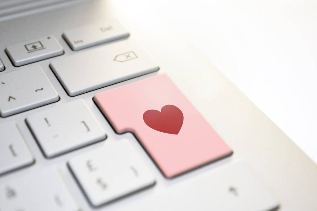7 Tipps, damit lesbisches Online-Dating auch für Dich funktioniert