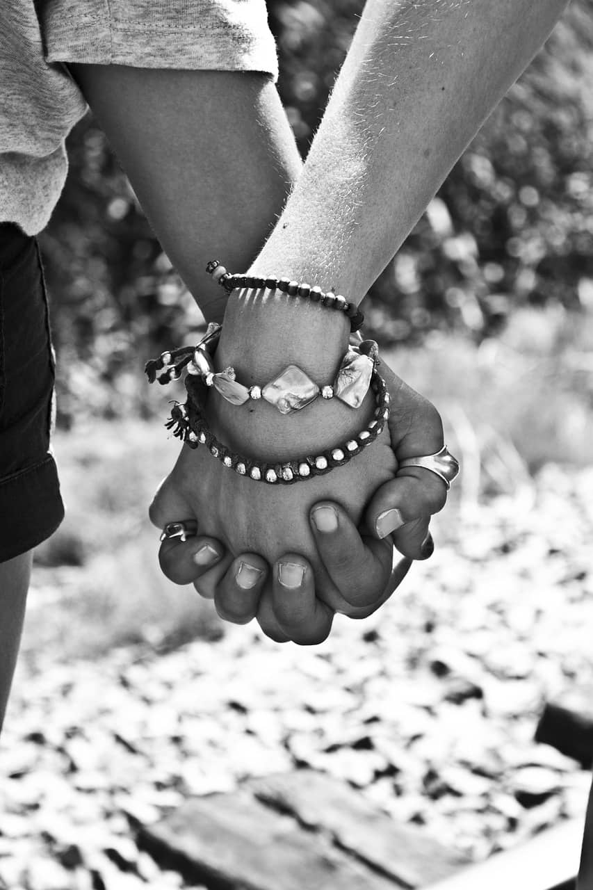 5 unterschätzte Flirtsignale